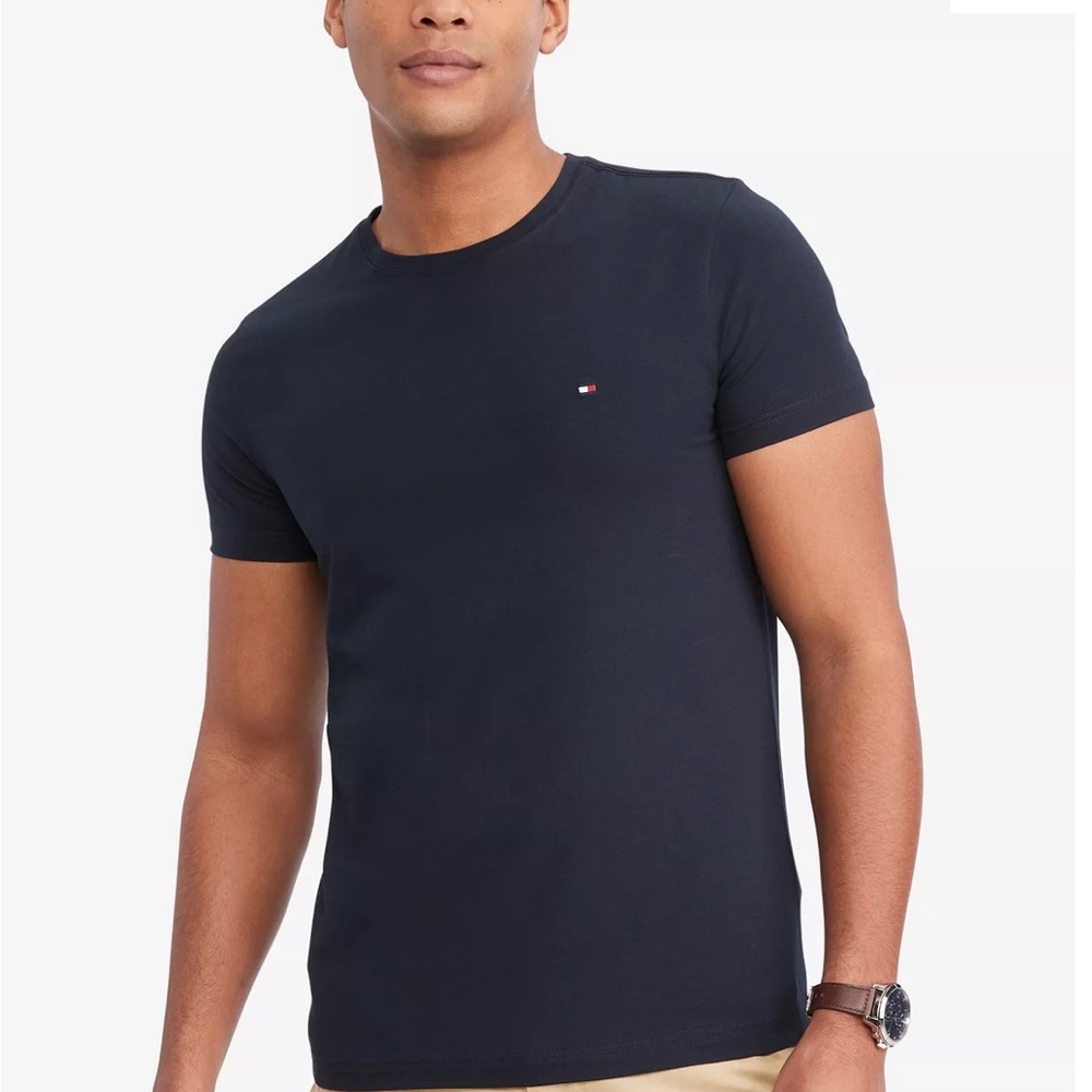 Selling Navy Tommy Hilfiger T-Shirt!